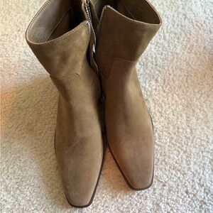 NWOT Steve Madden Taupe Boots